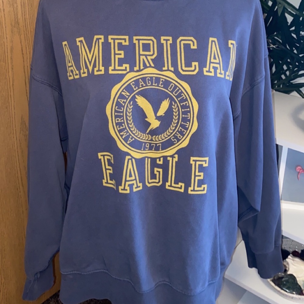 American Eagle women’s sweatshirt